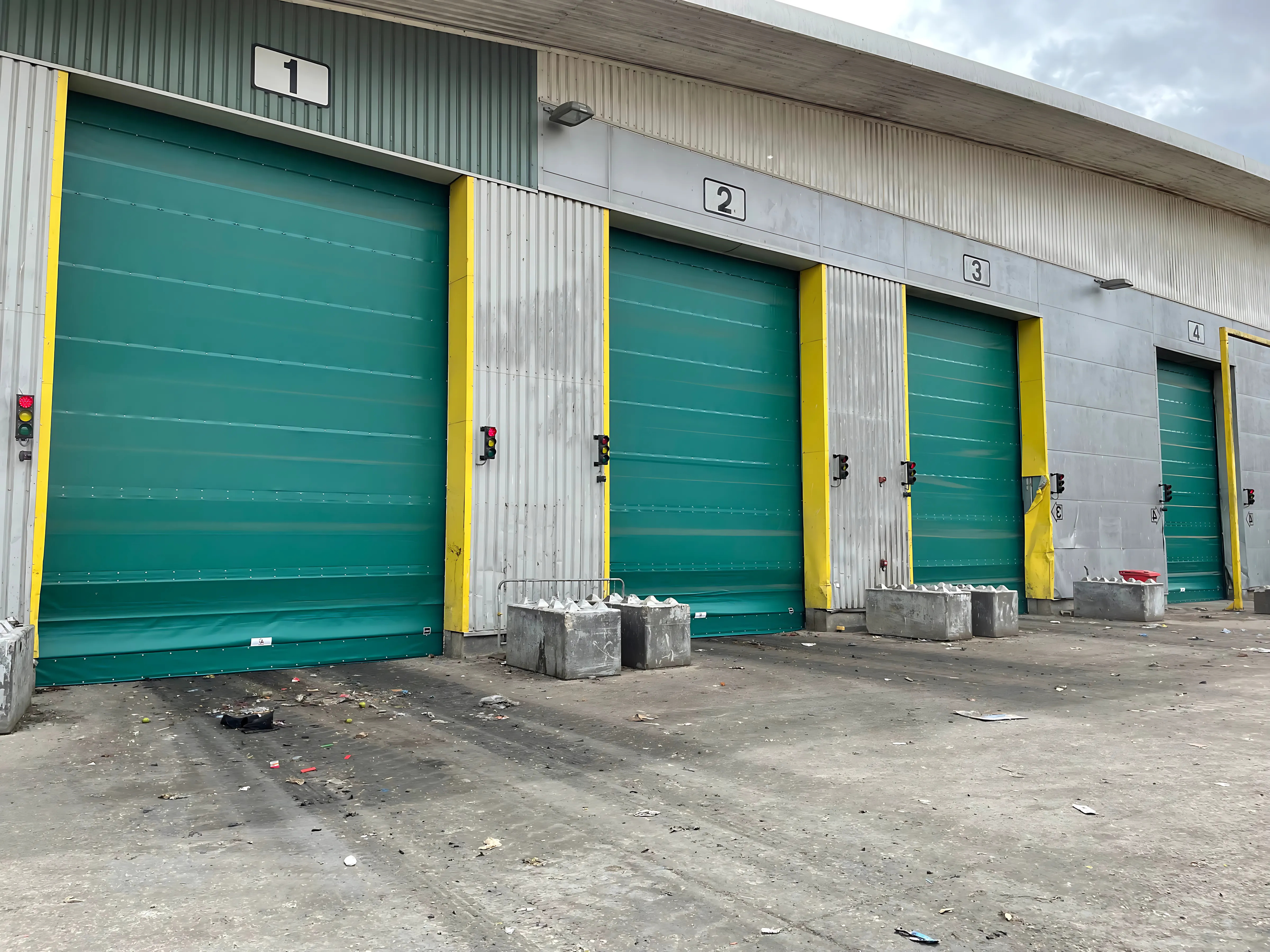 DUAL-AIR large industrial fold up door